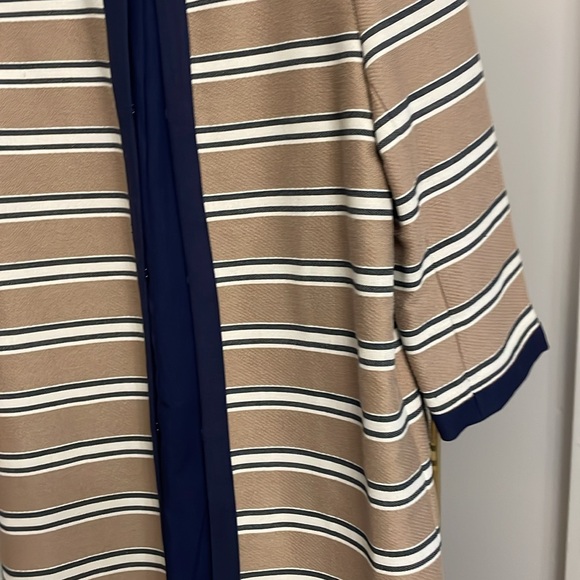 And Taylor blazer gently used - Picture 4 of 5